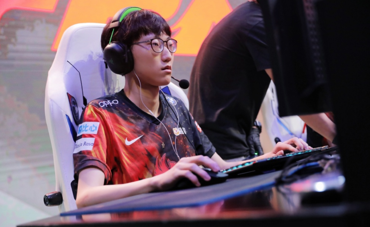 HLE鏖战FPX，ShowMaker打出惊人五杀宿敌对决八强赛，点燃全场激情